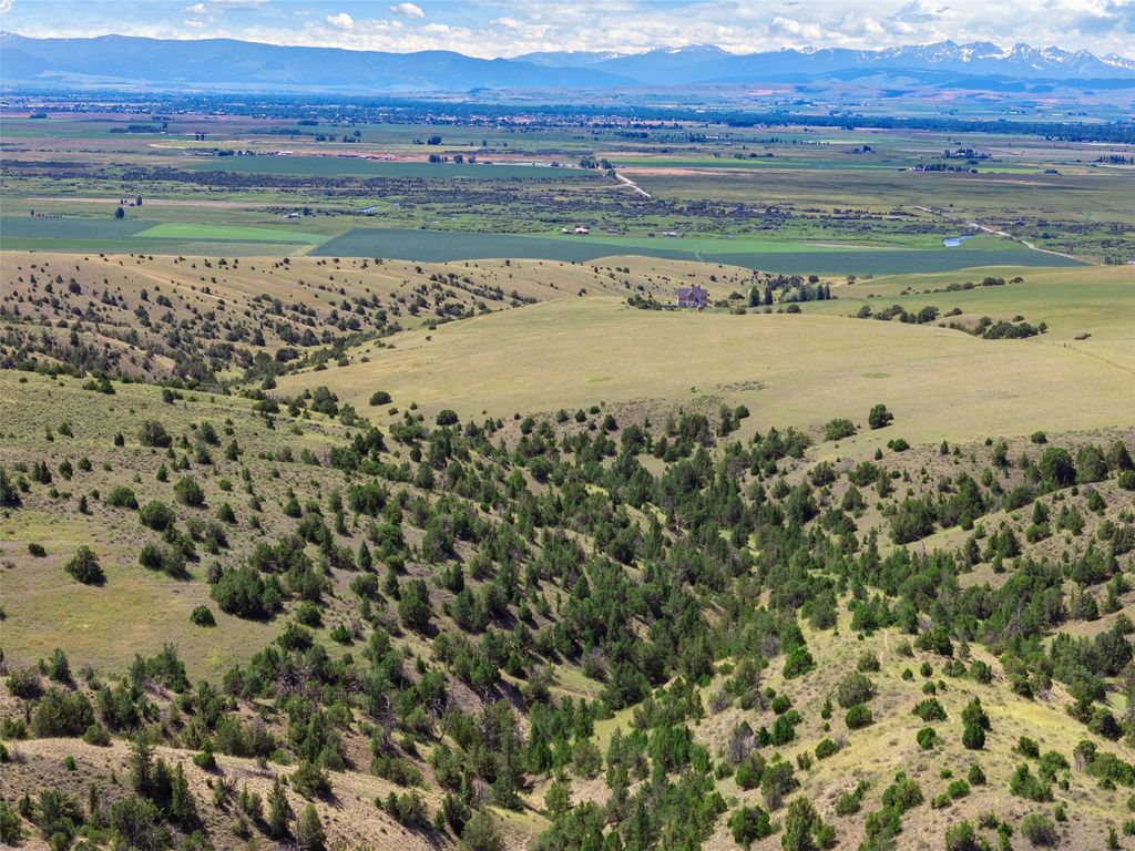Image 17 of property listing at 5835 Spaulding Bridge Road, Belgrade, MT 59714