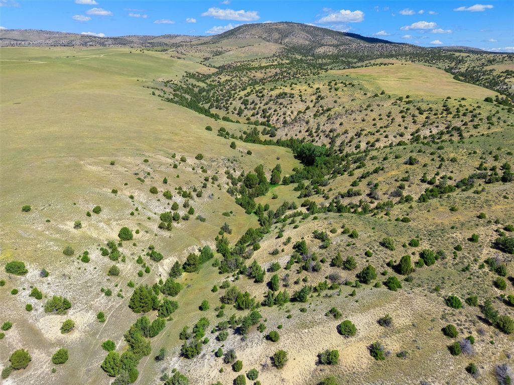 Image 19 of property listing at 5835 Spaulding Bridge Road, Belgrade, MT 59714