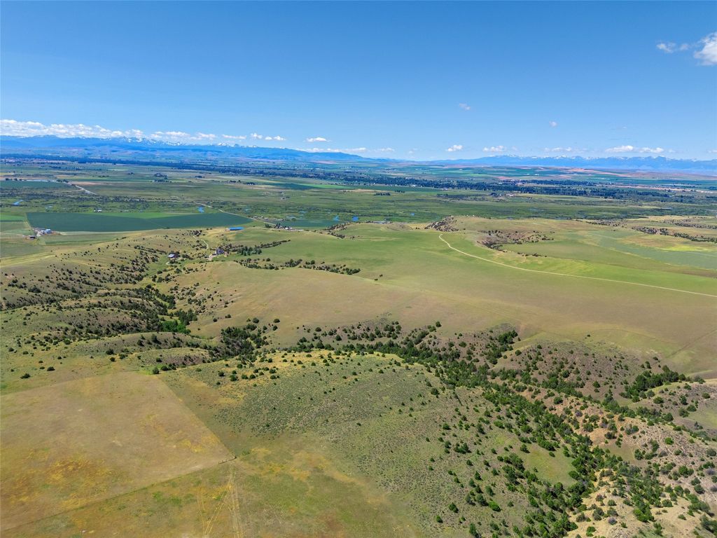 Image 21 of property listing at 5835 Spaulding Bridge Road, Belgrade, MT 59714
