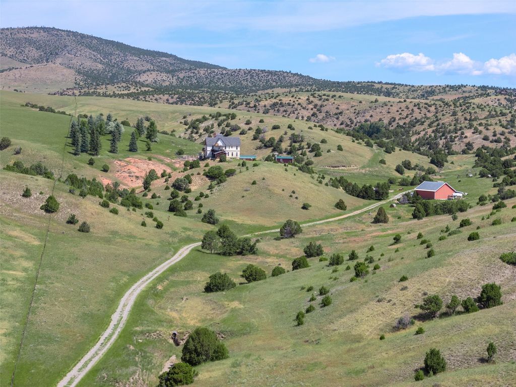Image 3 of property listing at 5835 Spaulding Bridge Road, Belgrade, MT 59714