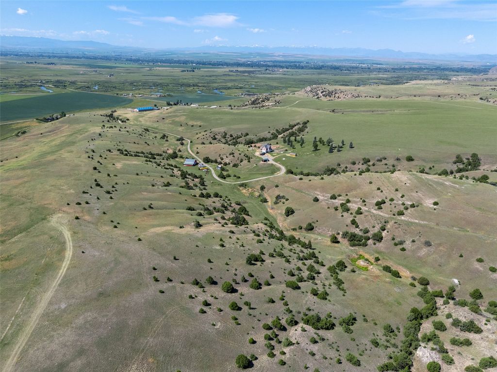Image 4 of property listing at 5835 Spaulding Bridge Road, Belgrade, MT 59714