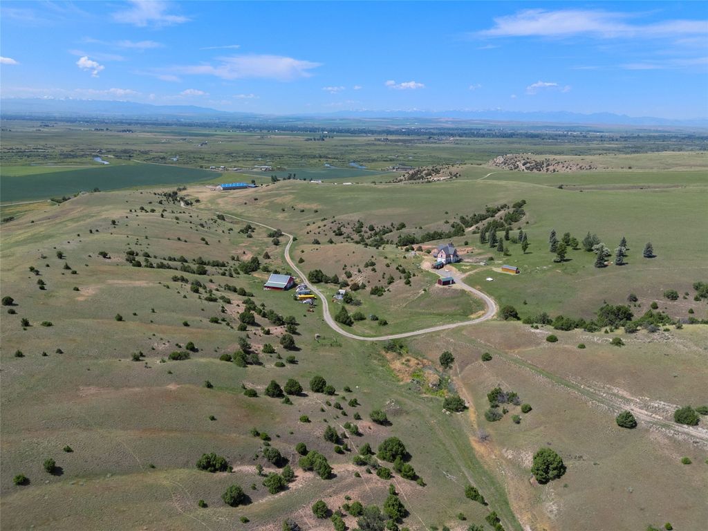 Image 5 of property listing at 5835 Spaulding Bridge Road, Belgrade, MT 59714