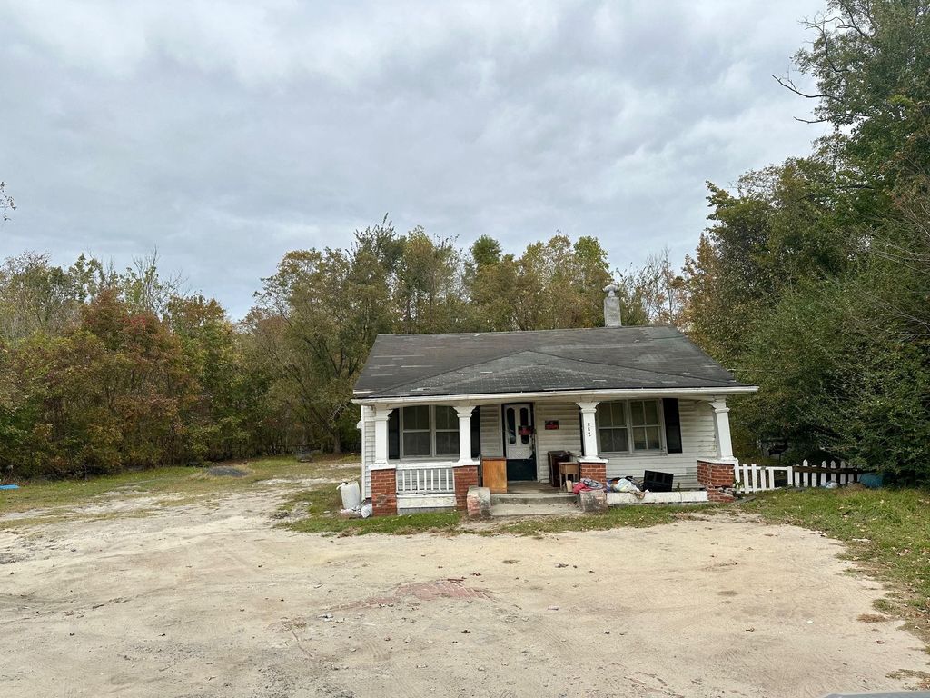 Image 1 of property listing at 862 W Highway 158, Elizabeth City, NC 27909