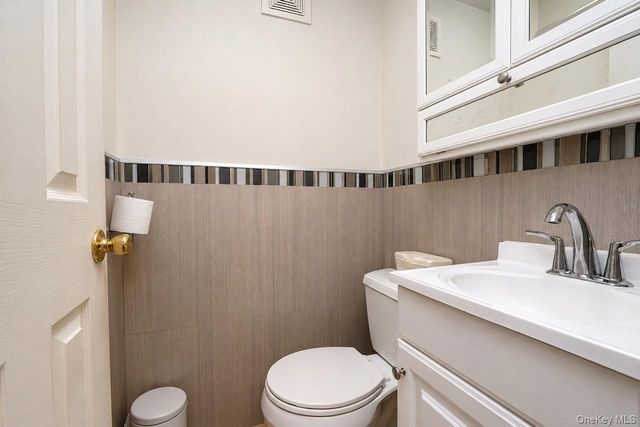 64 Amanda Court, Staten Island, NY 10312