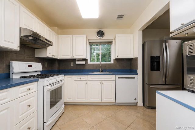 64 Amanda Court, Staten Island, NY 10312