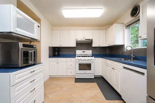 64 Amanda Court, Staten Island, NY 10312