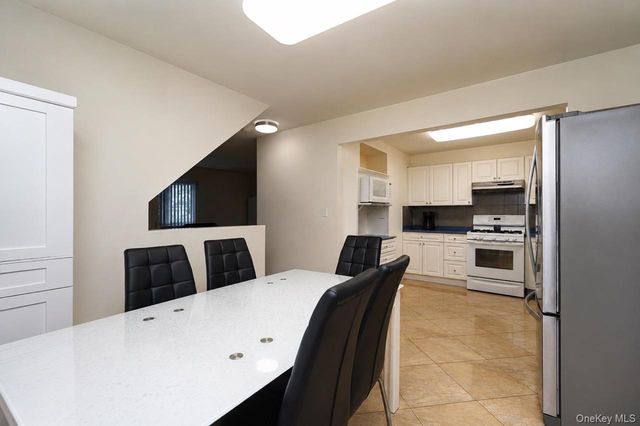 64 Amanda Court, Staten Island, NY 10312