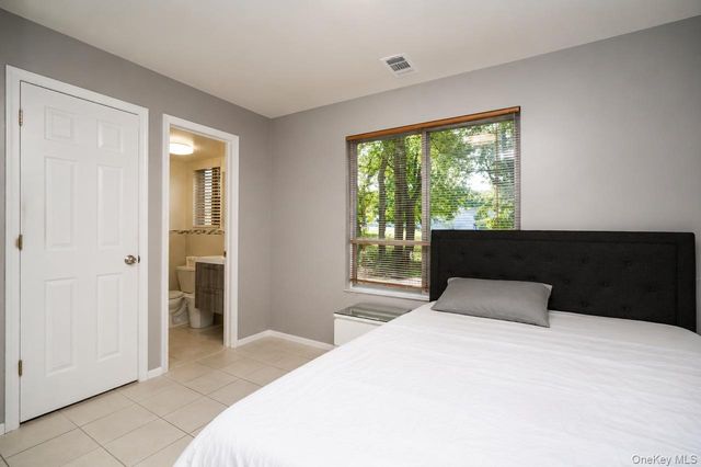 64 Amanda Court, Staten Island, NY 10312