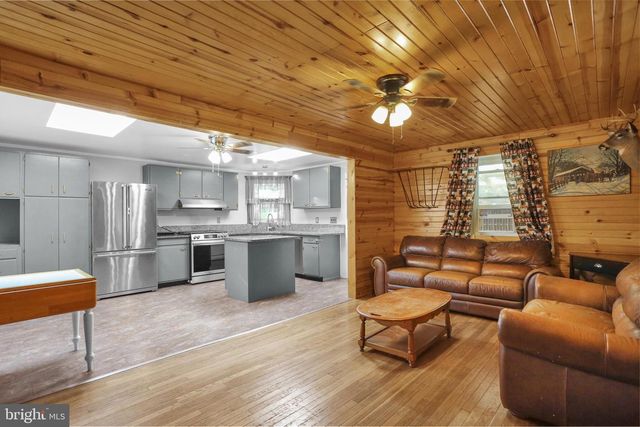 129 ORCHARD RD, Fleetwood, PA 19522