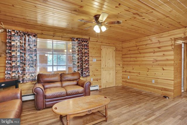 129 ORCHARD RD, Fleetwood, PA 19522