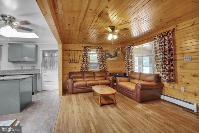 129 ORCHARD RD, Fleetwood, PA 19522
