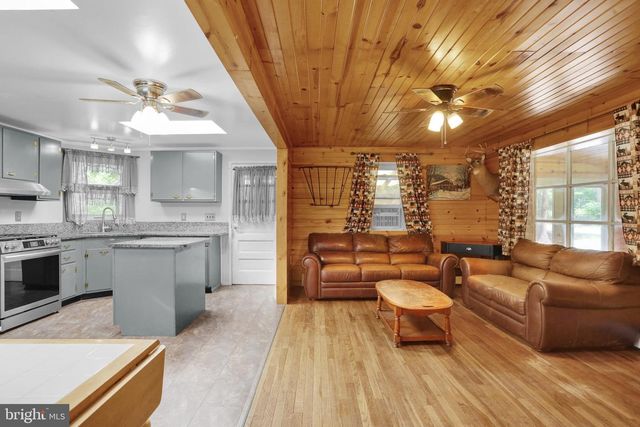 129 ORCHARD RD, Fleetwood, PA 19522