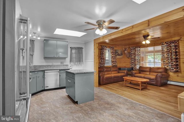 129 ORCHARD RD, Fleetwood, PA 19522