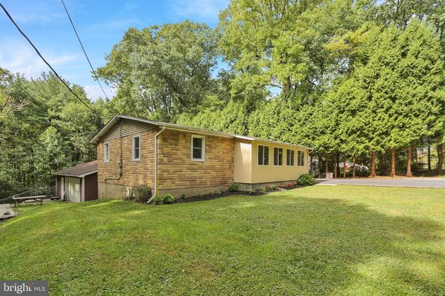 129 ORCHARD RD, Fleetwood, PA 19522