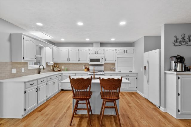 2502 Dobbins Pike, Portland, TN 37148