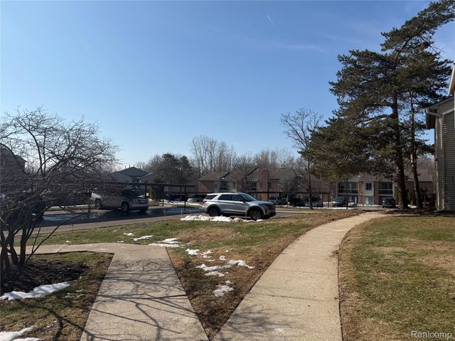 22140 Indian Creek Drive, Farmington Hills, MI 48335