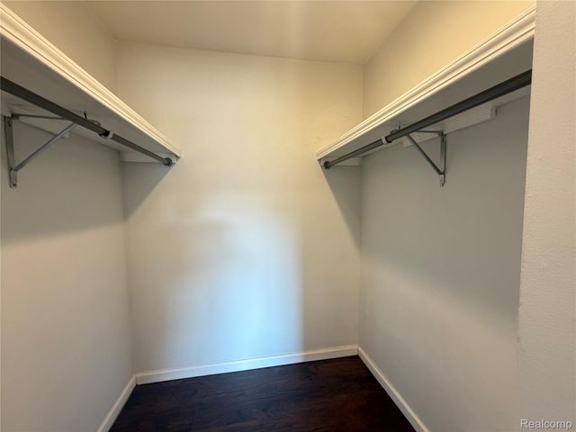 22140 Indian Creek Drive, Farmington Hills, MI 48335