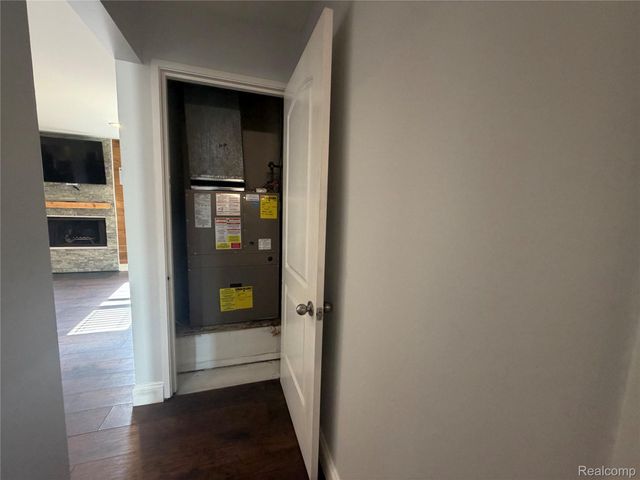 22140 Indian Creek Drive, Farmington Hills, MI 48335