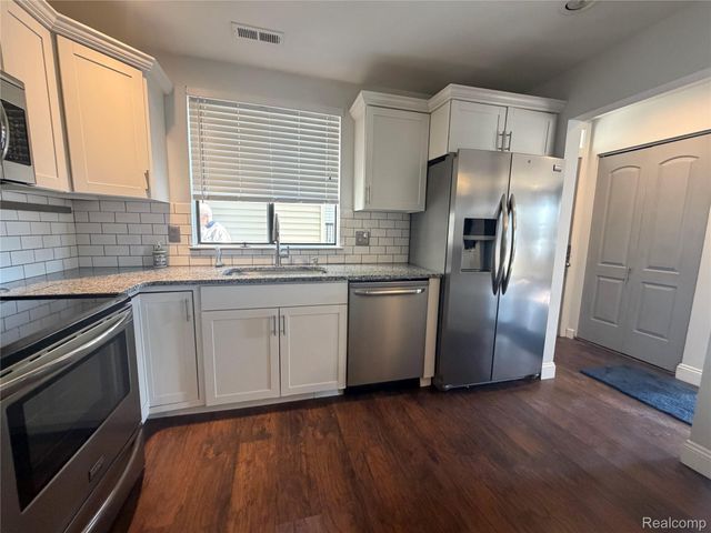 22140 Indian Creek Drive, Farmington Hills, MI 48335