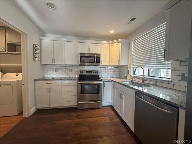 22140 Indian Creek Drive, Farmington Hills, MI 48335