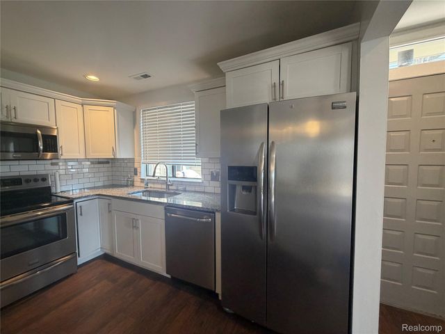 22140 Indian Creek Drive, Farmington Hills, MI 48335