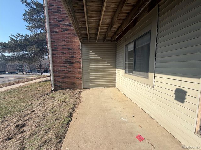 22140 Indian Creek Drive, Farmington Hills, MI 48335