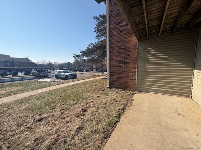 22140 Indian Creek Drive, Farmington Hills, MI 48335