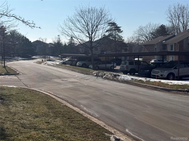 22140 Indian Creek Drive, Farmington Hills, MI 48335