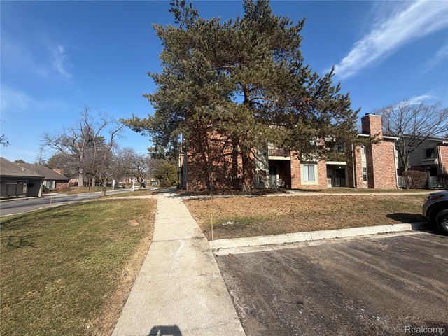 22140 Indian Creek Drive, Farmington Hills, MI 48335