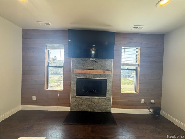 22140 Indian Creek Drive, Farmington Hills, MI 48335