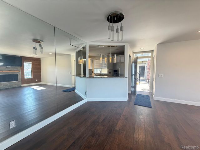 22140 Indian Creek Drive, Farmington Hills, MI 48335