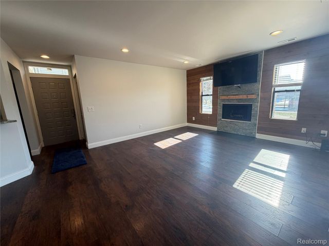 22140 Indian Creek Drive, Farmington Hills, MI 48335