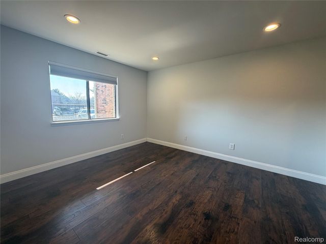 22140 Indian Creek Drive, Farmington Hills, MI 48335