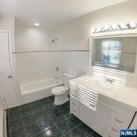 71 Gordon Street, Ridgefield Park, NJ 07660