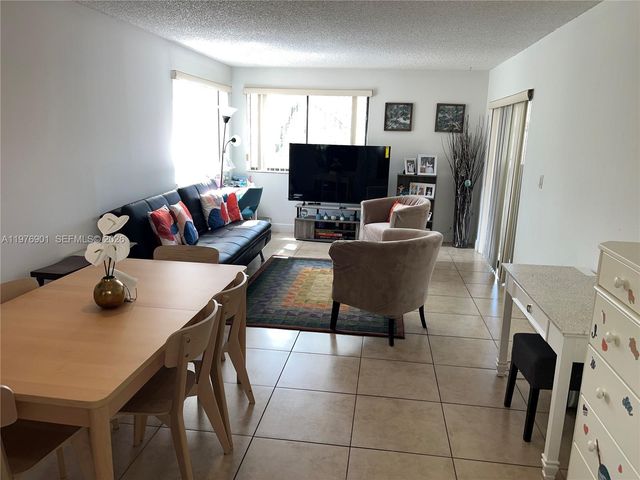183 Lakeview Dr 203, Weston, FL 33326