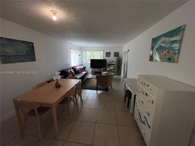 183 Lakeview Dr 203, Weston, FL 33326