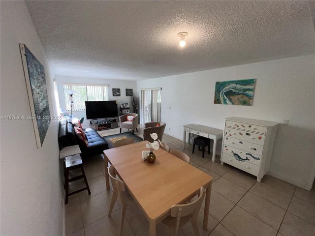 183 Lakeview Dr 203, Weston, FL 33326