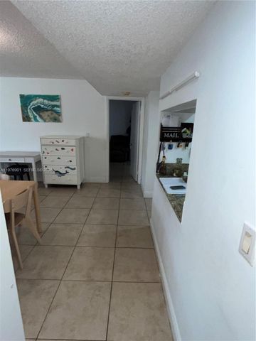 183 Lakeview Dr 203, Weston, FL 33326