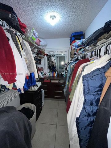 183 Lakeview Dr 203, Weston, FL 33326