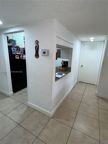 183 Lakeview Dr 203, Weston, FL 33326