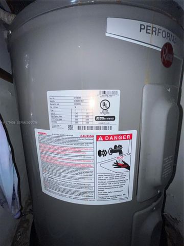 183 Lakeview Dr 203, Weston, FL 33326