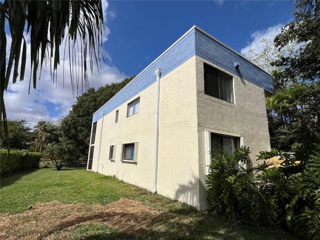 183 Lakeview Dr 203, Weston, FL 33326
