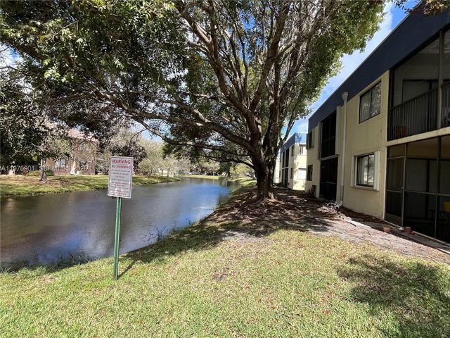 183 Lakeview Dr 203, Weston, FL 33326