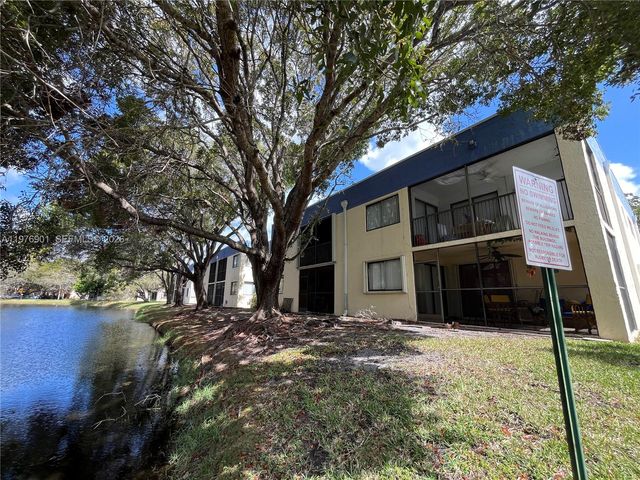 183 Lakeview Dr 203, Weston, FL 33326