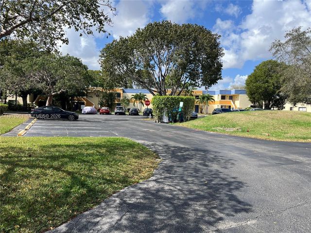 183 Lakeview Dr 203, Weston, FL 33326