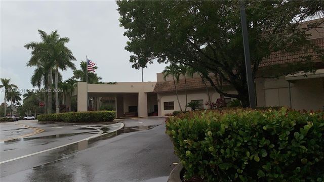 183 Lakeview Dr 203, Weston, FL 33326