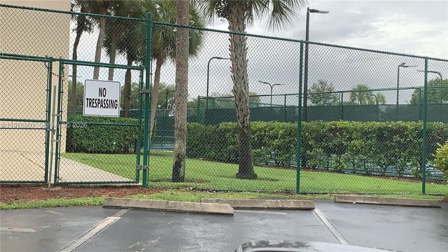 183 Lakeview Dr 203, Weston, FL 33326