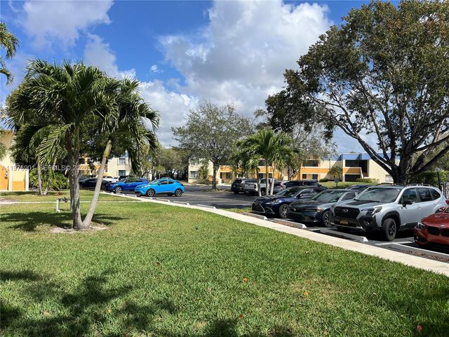 183 Lakeview Dr 203, Weston, FL 33326