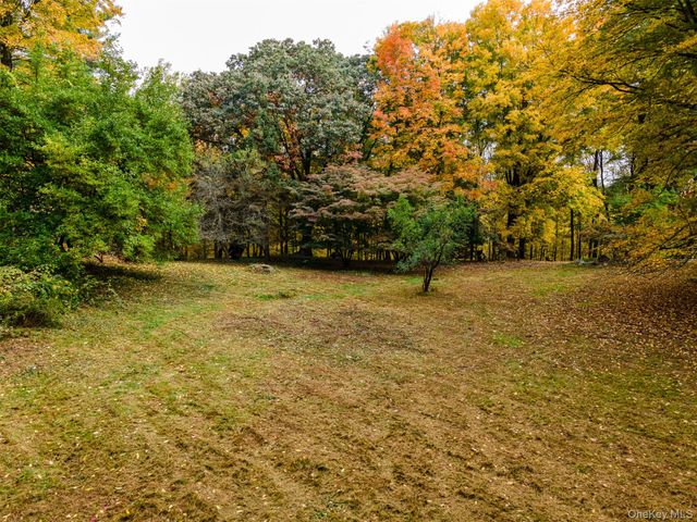 115 Old Roaring Brook Road, Mount Kisco, NY 10549