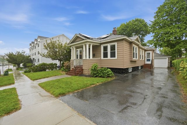 8 Carver Street, Worcester, MA 01604